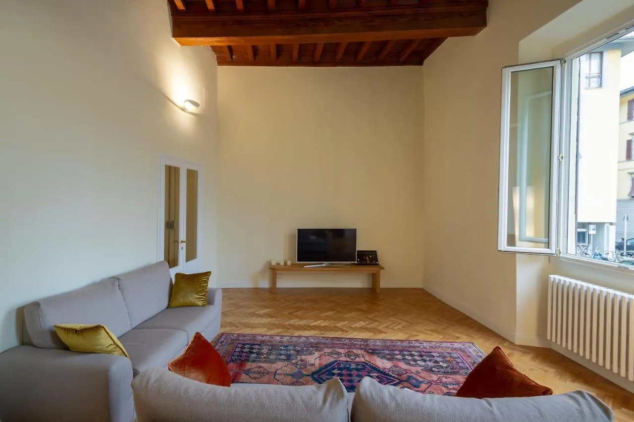 Lungarno View Apartment Florence