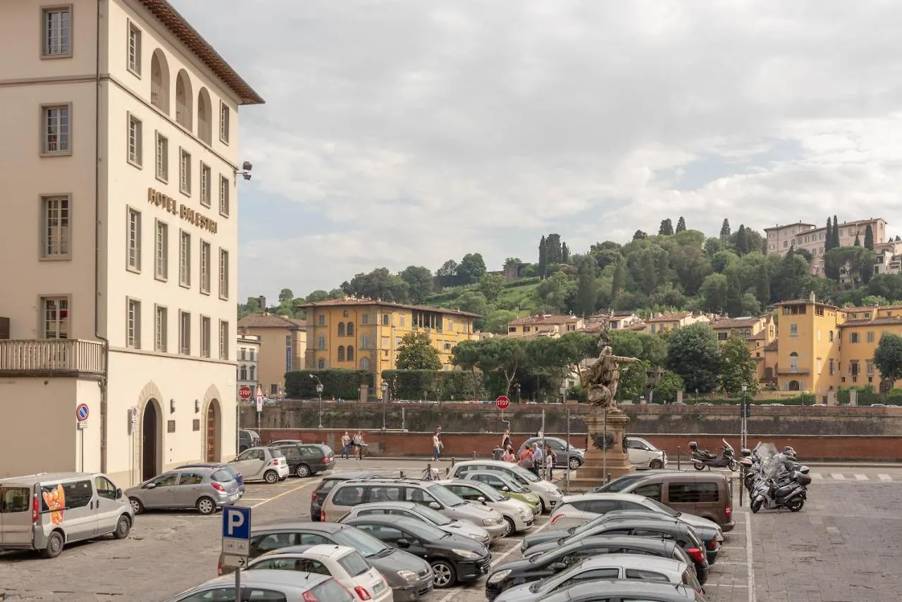 Lungarno View Apartment Florence